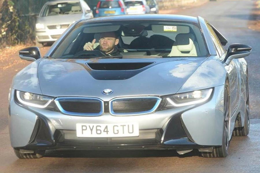 Ο Rooney πουλάει την BMW i8 αφού δεν μπορεί να την οδηγήσει