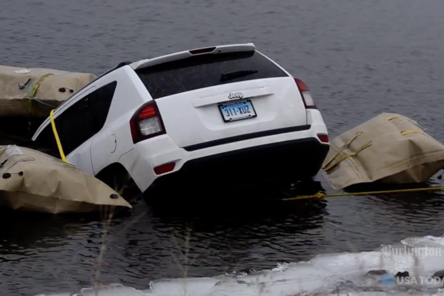 GPS έστειλε οδηγό μέσα σε λίμνη! (+video)