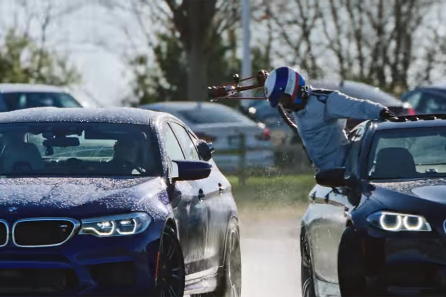 Δείτε το απίστευτο ρεκόρ Γκίνες της BMW με εν κινήσει ανεφοδιασμό (+video)
