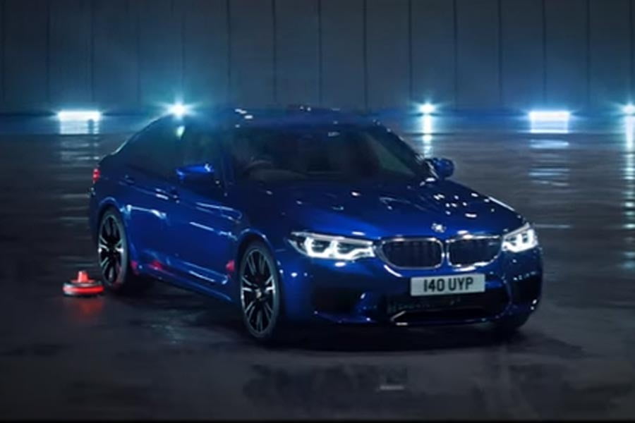 Η BMW μας δείχνει τη νέα M5 με το πλάι… (+video)