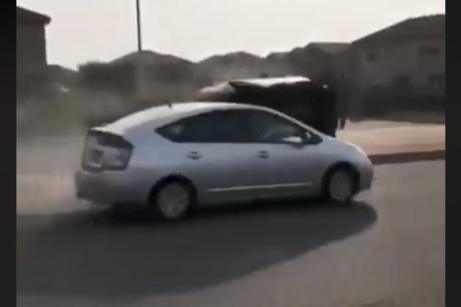 Σφοδρό τρακάρισμα με BMW και Prius. Ποιος φταίει; (+video)