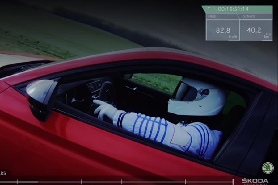 Η Skoda τρολάρει το πρώτο αυτοκίνητο στο διάστημα και την Tesla (+video)