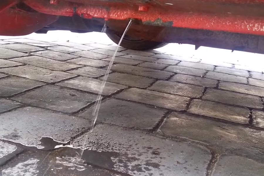 Έτσι θα ξεβουλώσετε και θα στραγγίξετε τα νερά από το αυτοκίνητό σας (+videos)