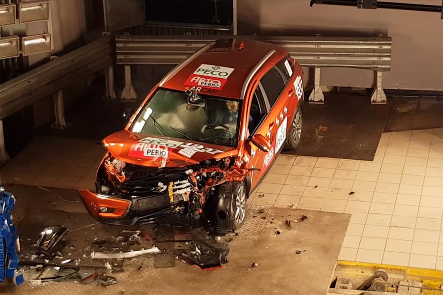 Απογοήτευσε το Lada Vesta σε crash test (+video)