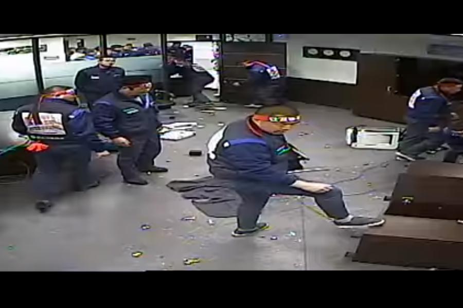 Χάος σε γραφεία της GM γιατί δεν πήραν bonus (+video)