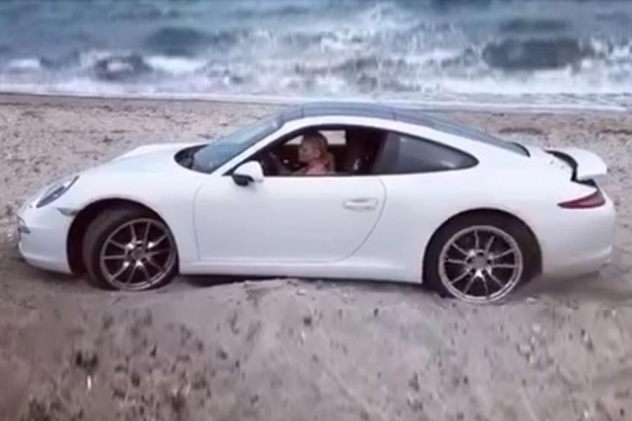 Που πας καημένη με την Porsche… (+video)