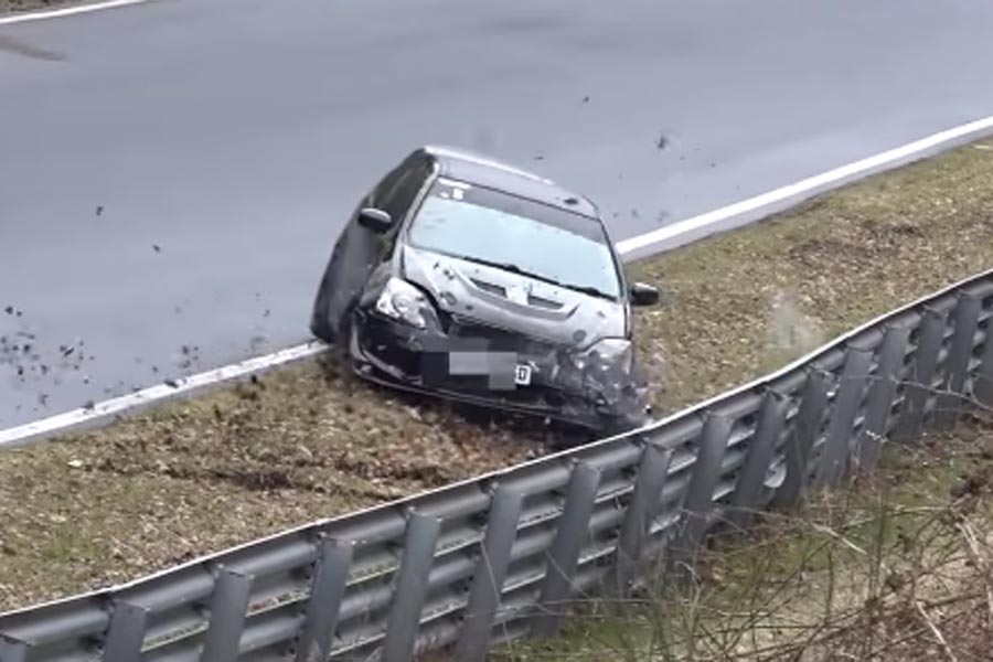 Άτυχος ή… άμπαλος ο οδηγός του Honda Civic Type R; (+video)