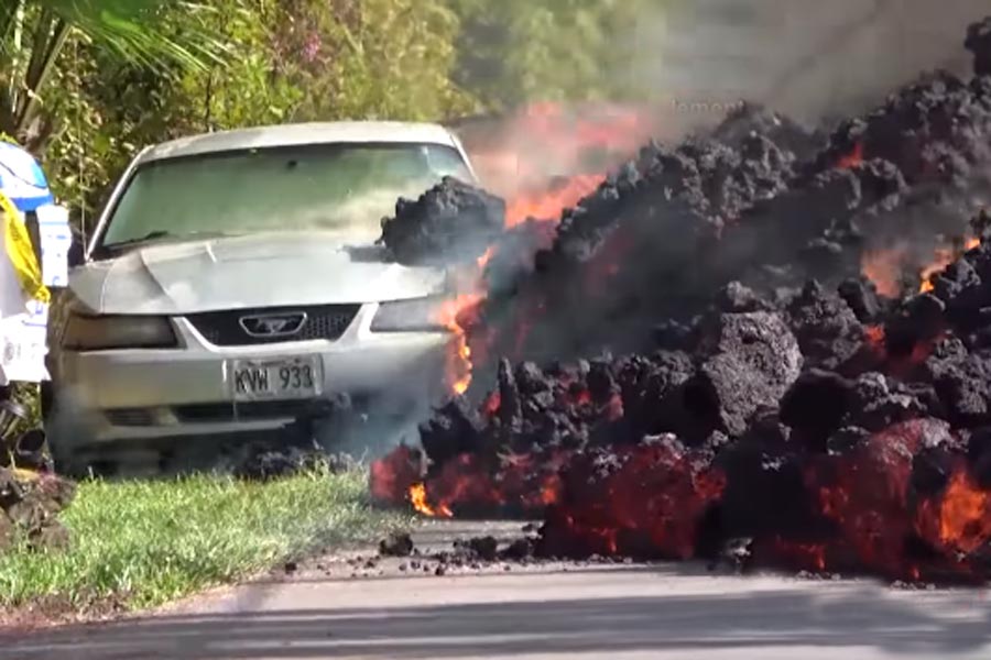 Λάβα καταστρέφει Ford Mustang (+video)