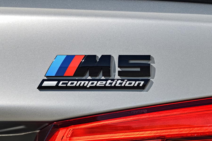 Τι συμβολίζουν τα 3 χρώματα στο BMW M;