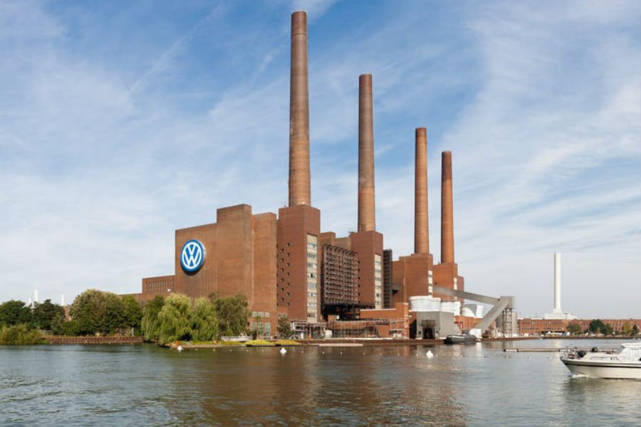Κλείνει τα εργοστάσια της η VW
