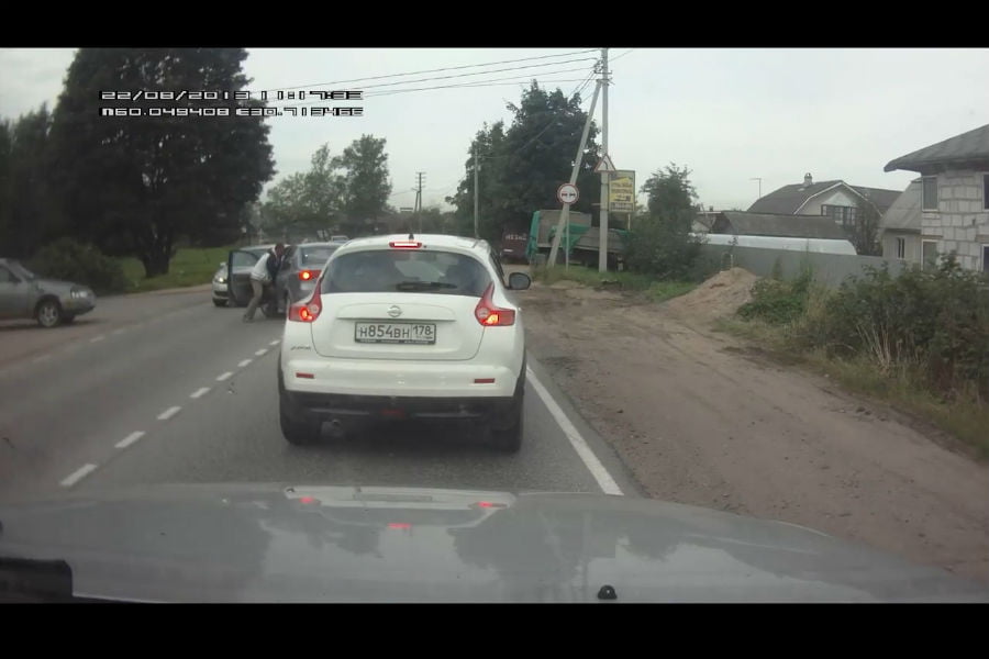 Στη Ρωσία έτσι μαθαίνεις να μην μιλάς στο κινητό όταν οδηγείς (+video)