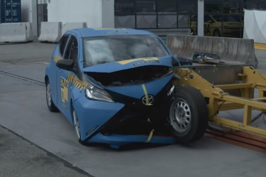 Νέο σκληρό crash test σε αυτοκίνητα πόλης (+video)