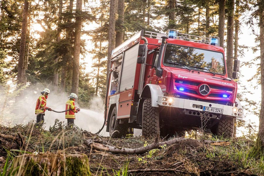 Το απόλυτο πυροσβεστικό Mercedes Unimog (+video)