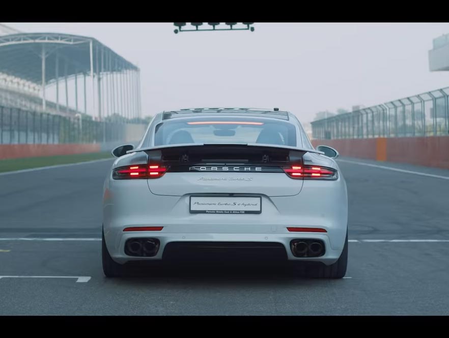 Η Porsche τα σπάει (+videos)