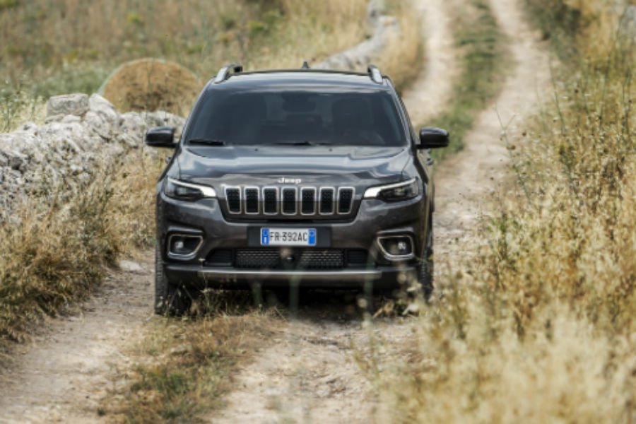 Ανανεωμένο Jeep Cherokee: Νέοι κινητήρες και εμφάνιση
