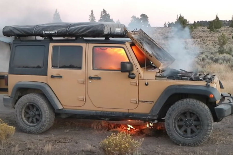 Πήγε για γύρισμα και του κάηκε το Jeep Wrangler (+video)