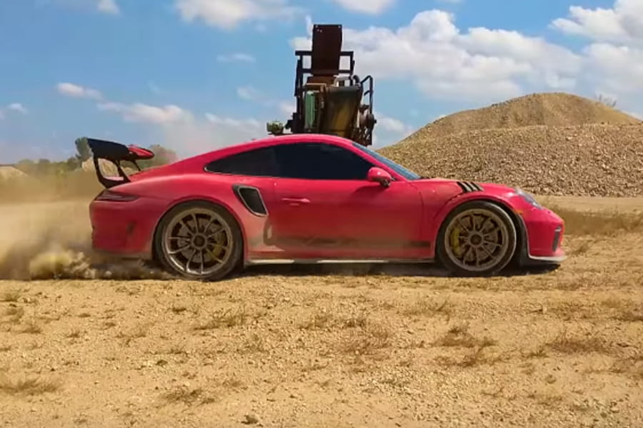 Στο χώμα με Porsche 350.000 ευρώ (+video)