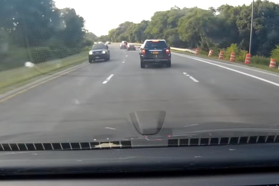 Ο «χάρος» στο τιμόνι… πάει ανάποδα σε αυτοκινητόδρομο (+video)