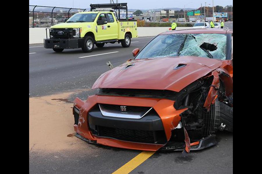 Απίστευτο δυστύχημα με Nissan GT-R