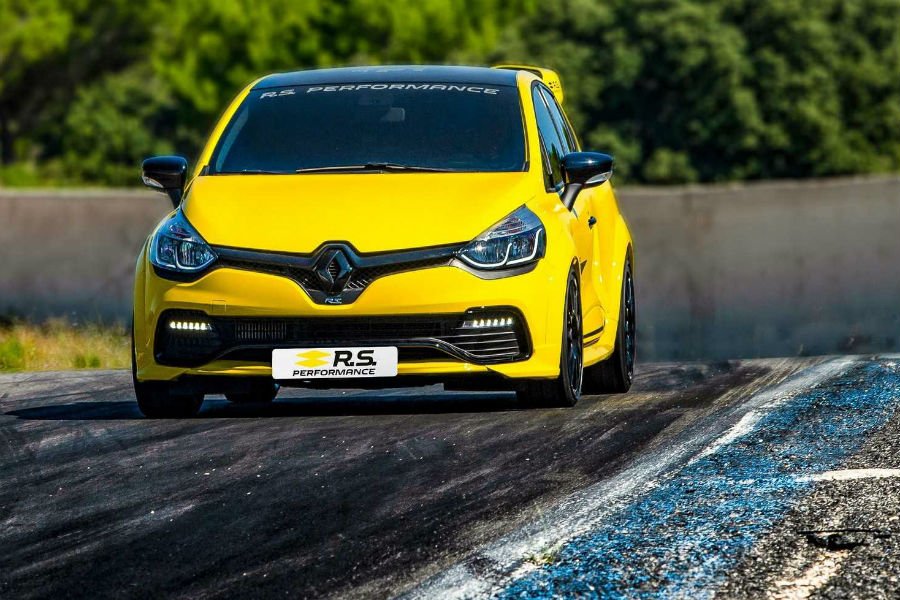 Αυτό είναι το πιο «κακό» Renault Clio RS της Ιστορίας (+video)
