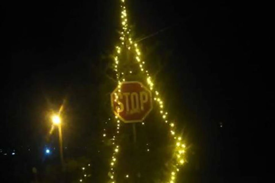 Στόλισαν πινακίδα STOP στο Αγρίνιο!