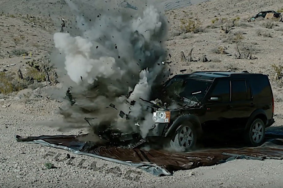 Land Rover Vs οβίδα άρματος! (+video)