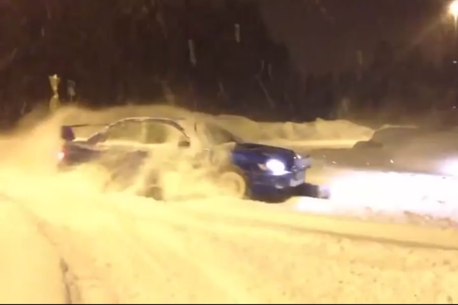 Subaru Impreza WRX «παίζει» στα χιόνια (+video)