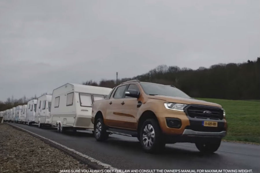 To νέο Ford Ranger τραβάει 15 τροχόσπιτα! (+video)