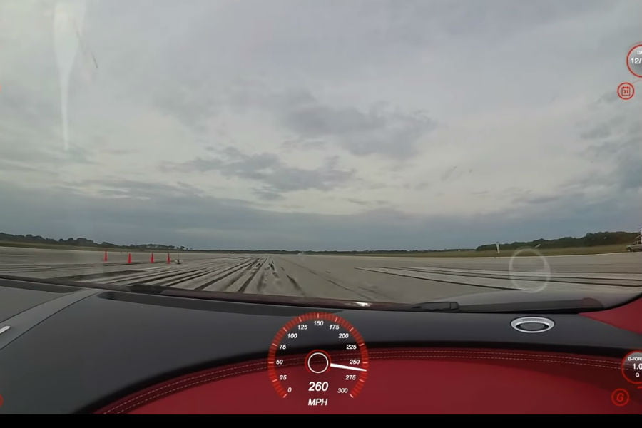 Έτσι είναι τα 420 χλμ./ώρα μέσα από την Bugatti Chiron (+video)