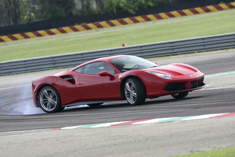 Ανάκληση Ferrari για ενδεχόμενο πυρκαγιάς