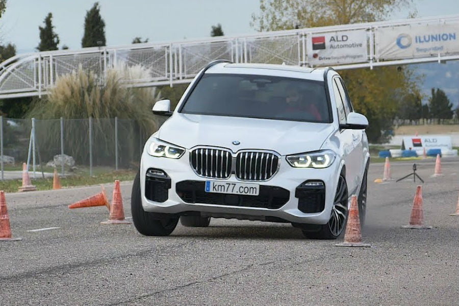 «Τραπέζι» η νέα BMW X5 στο τεστ αποφυγής ταράνδου (+video)