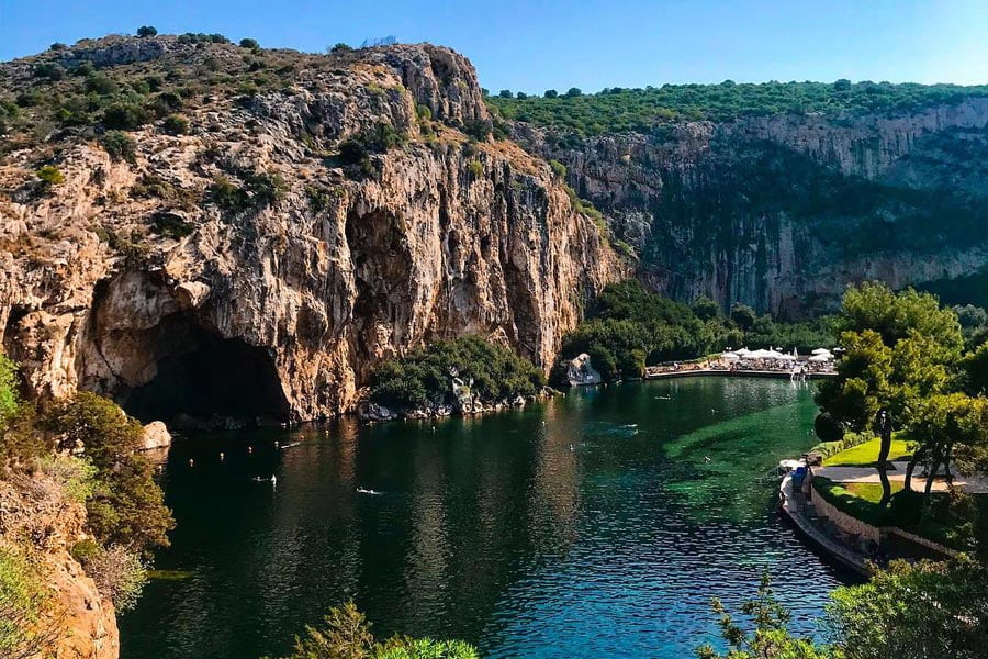 Λίμνη Βουλιαγμένης: Ο κρυμμένος θησαυρός της Αθηναϊκής Ριβιέρας