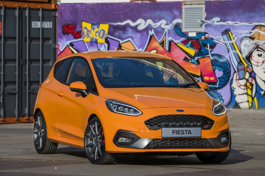 Πορτοκαλί Ford Fiesta ST Performance για λίγους