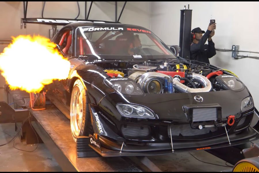 «Κολασμένο» Mazda RX-7 βασανίζει το δυναμόμετρο (+video)