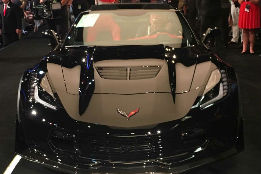 Σχεδόν 2,5 εκατ. ευρώ για την τελευταία μπροστομήχανη Corvette!