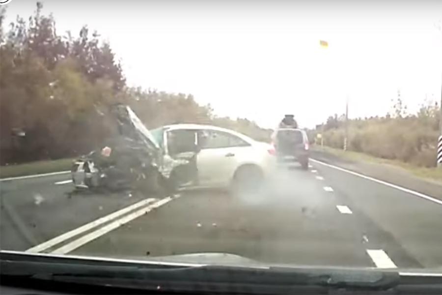 Αυτοκτονική προσπέραση με Chevrolet Cruze (+video)