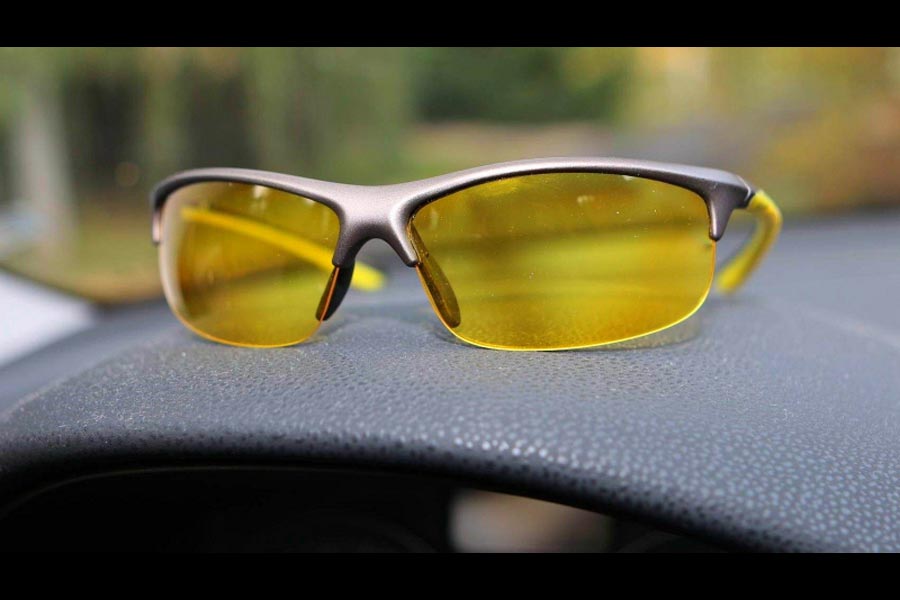 Βοηθούν τα κίτρινα γυαλιά στη νυχτερινή οδήγηση;