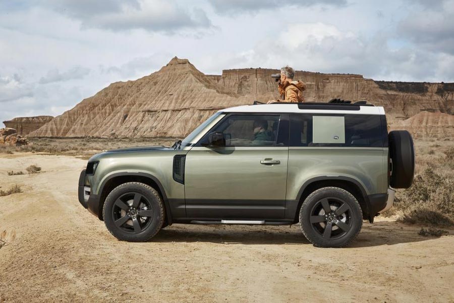 Γιατί έχει «ψεύτικη» κολώνα το Land Rover Defender;