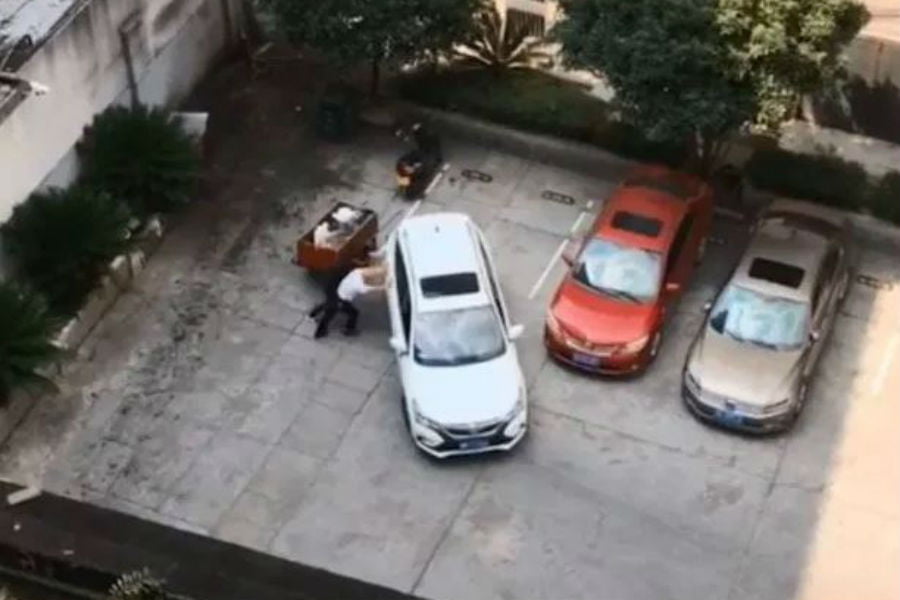 Ο χειρότερος στο παρκάρισμα οδηγός του πλανήτη; (+video)