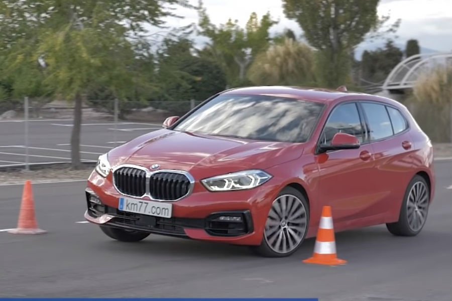 Υποστροφική η νέα BMW Σειρά 1 στον τάρανδο (+video)