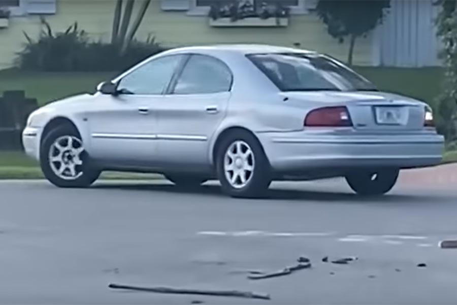 Σκύλος κάνει κύκλους με αυτοκίνητο για μια ώρα!