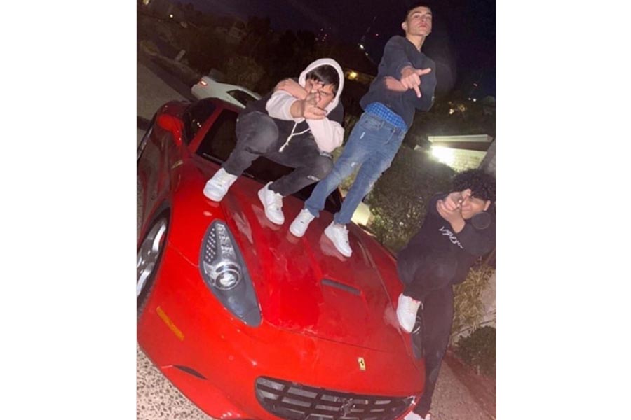 Τρεις έφηβοι προκάλεσαν ζημιά 5.500 ευρώ σε Ferrari