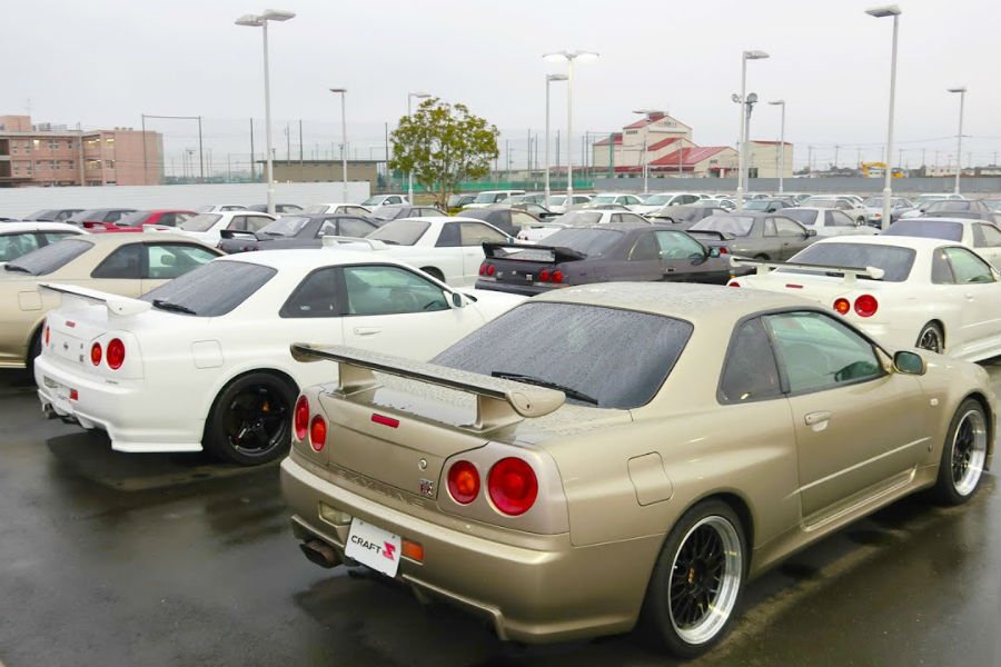 Μάντρα γεμάτη Nissan Skyline! (+video)