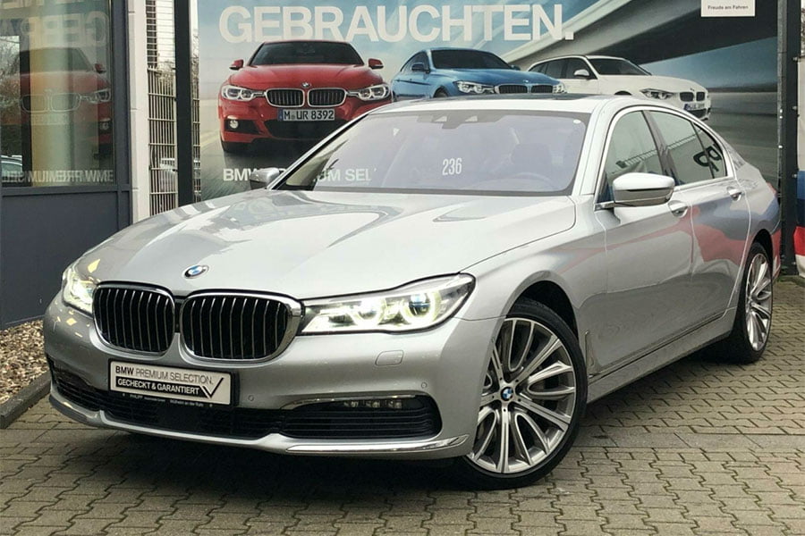 Φουλ έξτρα BMW Σειρά 7 του 2015 ή νέα και βασική 320i;