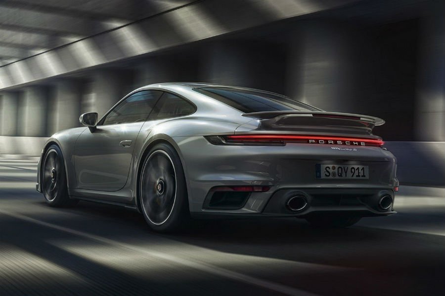 «Τρένο» 650 ίππων η νέα Porsche 911 Turbo S (+video)
