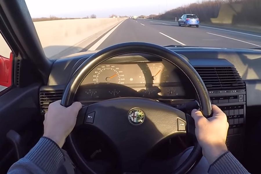 Αγέραστη Alfa Romeo 164 3.0 V6 QV (+video)