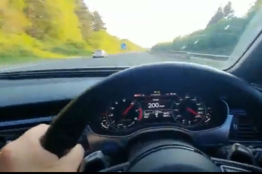 322 χλμ./ώρα με ένα χέρι και Audi RS 6 (+video)