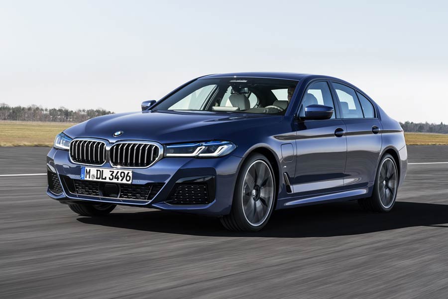 Επιβλητική και γεμάτη τεχνολογία η νέα BMW Σειρά 5