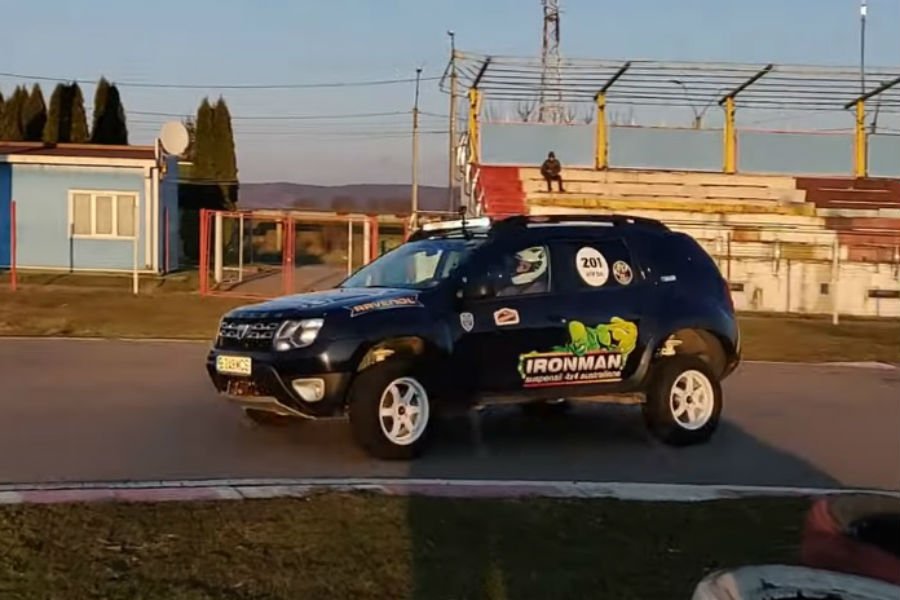 Στρίβει σε πίστα το Dacia Duster; (+video)
