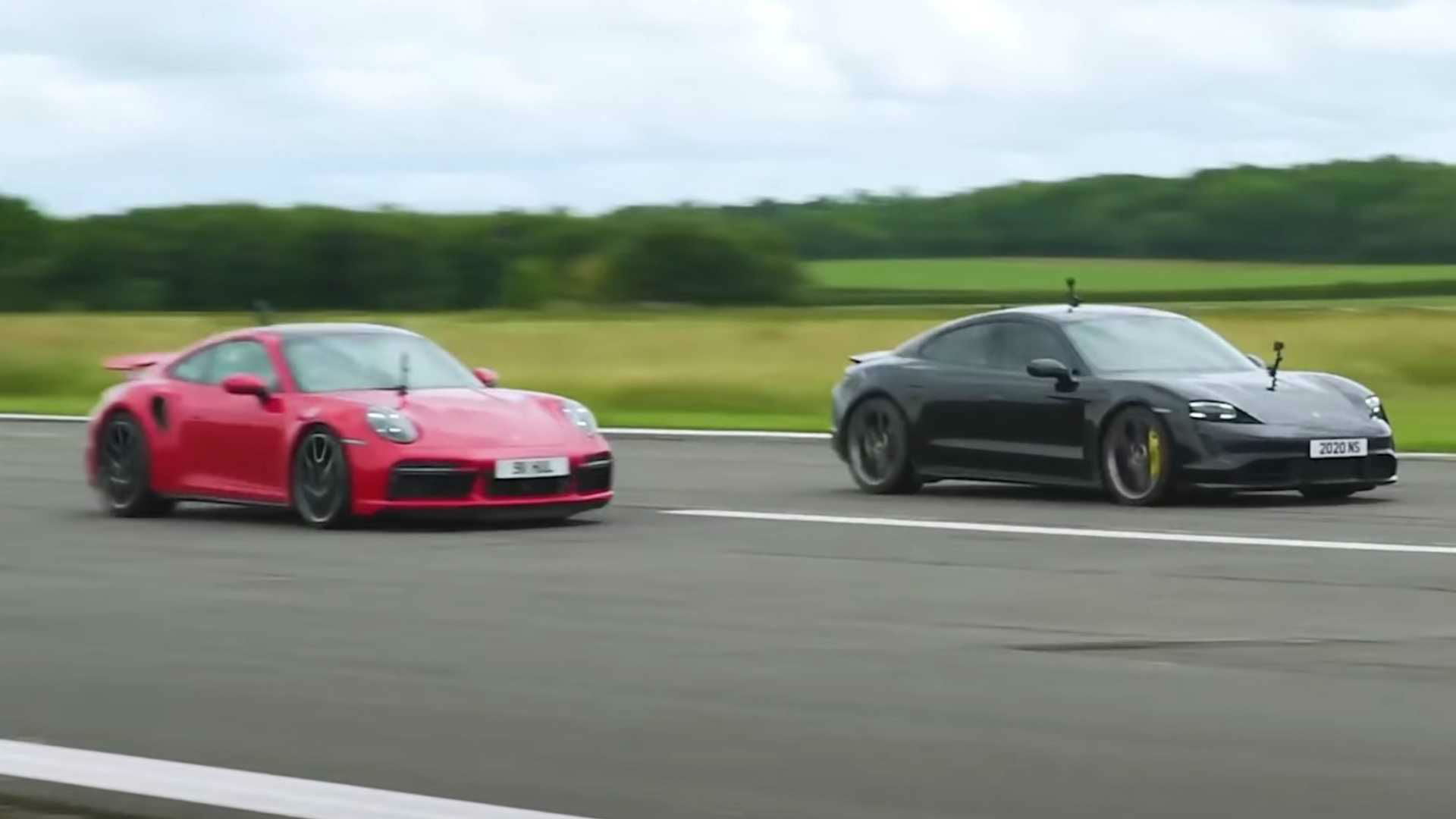 Porsche 911 Turbo S «καίει» Taycan Turbo S (+video)